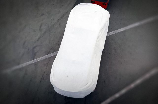  Дрон снима загадъчни модели във фабриката на Tesla (ВИДЕО) 