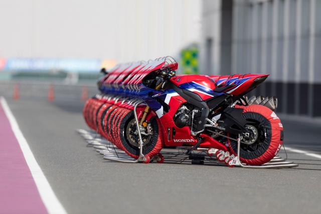 Ето го най-мощния сериен мотоциклет с атмосферен четирицилиндров редови двигател в света (ВИДЕО)