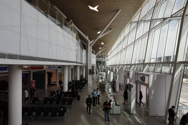 Палестинци излетяха от израелско летище 