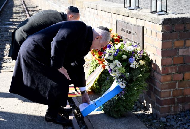 Бенямин Нетаняху и  Олаф Шолц посетиха жп гара - паметник на Холокоста