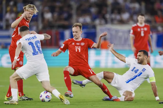 Гърция с разгромна загуба от Дания вкъщи 