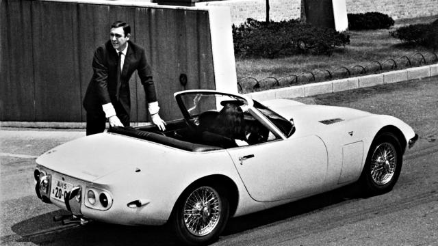 Най-готините автомобили на Джеймс Бонд в изпълнение на Шон Конъри