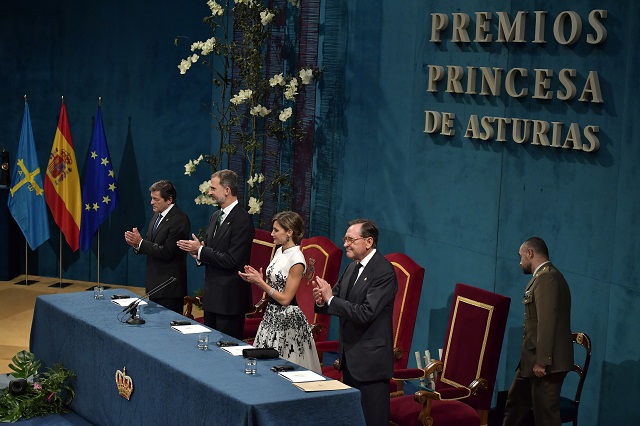 Кралят: Испания ще отговори с демократични средства на Каталуния
