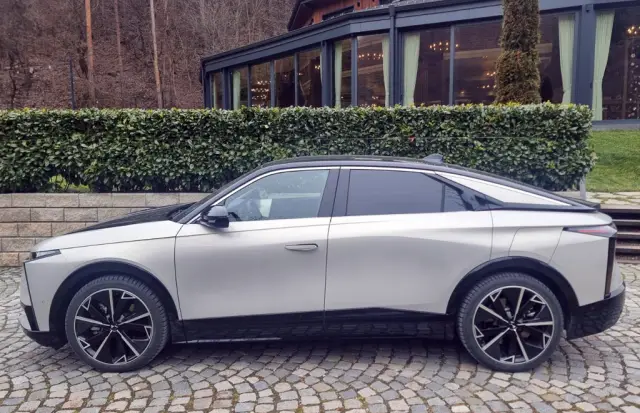 Тествахме най-скъпата френска кола (без да броим Bugatti)