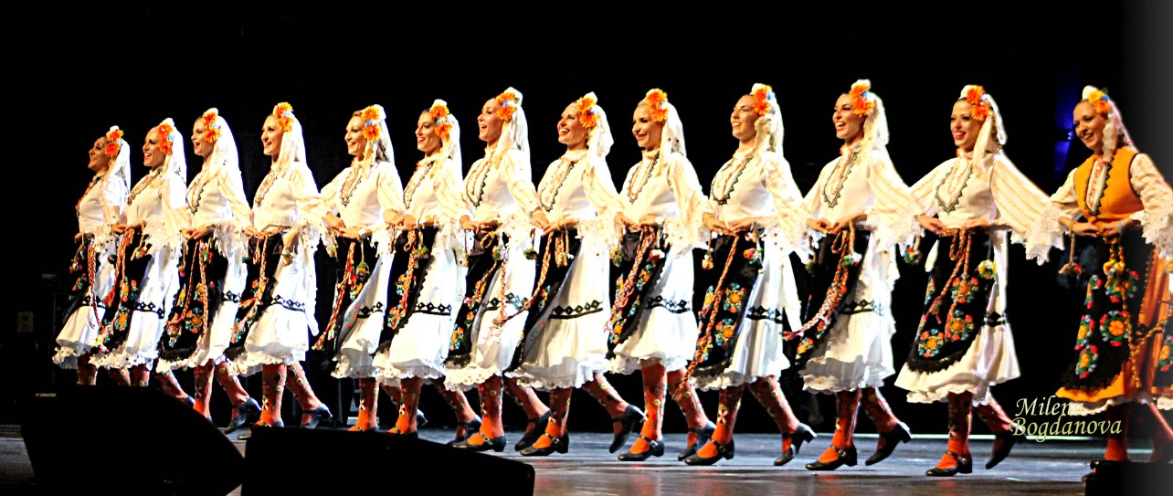 Блясъкът на българския фолклор (СНИМКИ)
