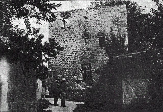  Коледна ръченица едвам не събори къща в Казанлък 