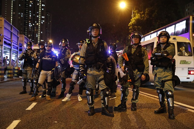 Гигантска победа за протестиращите! Хонконг - Пекин 1:0 (СНИМКИ)