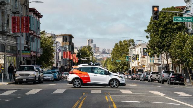 Нашествието на роботите: Автономни таксита блокираха Сан Франциско