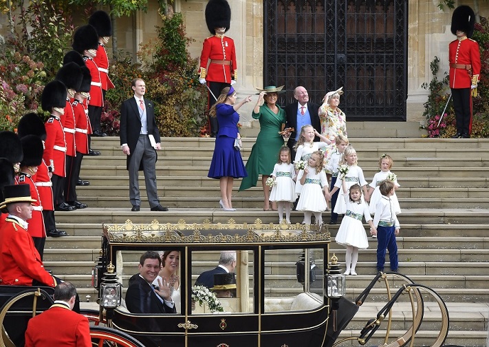 Силен вятър разкри бельото на гостенките на кралската сватба (СНИМКИ/ВИДЕО)