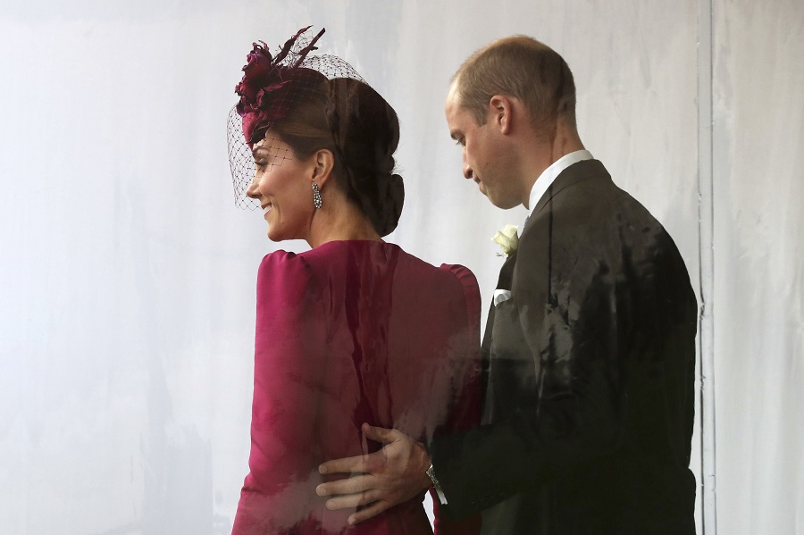 Силен вятър разкри бельото на гостенките на кралската сватба (СНИМКИ/ВИДЕО)