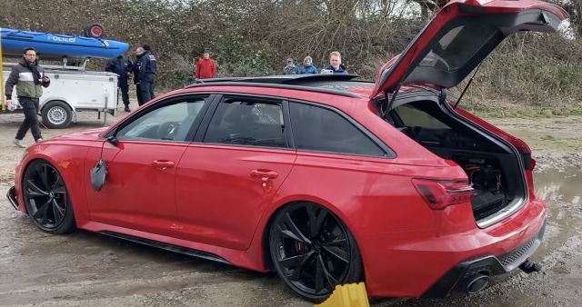 Audi RS6 прекара няколко дни под вода след като шофьорът му обърка предавките (ВИДЕО)