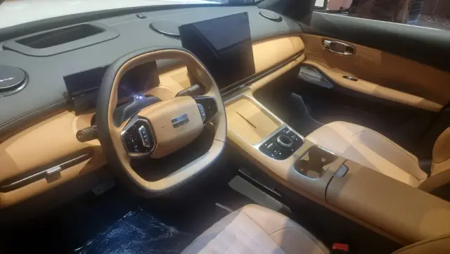 Още един бестселър от Geely "кацна" у нас. Вижте и колко струва