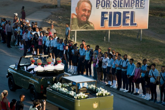 Куба се прости с Фидел Кастро (СНИМКИ)