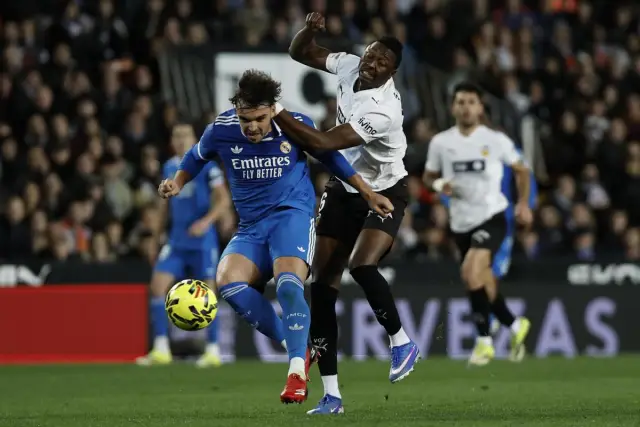 Реал Мадрид продължава победната серия след 2:0 над Валенсия на „ Местая “