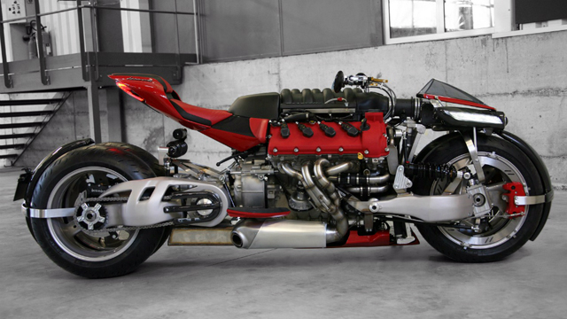 Чудовищният мотоциклет с V8 от Maserati в действие