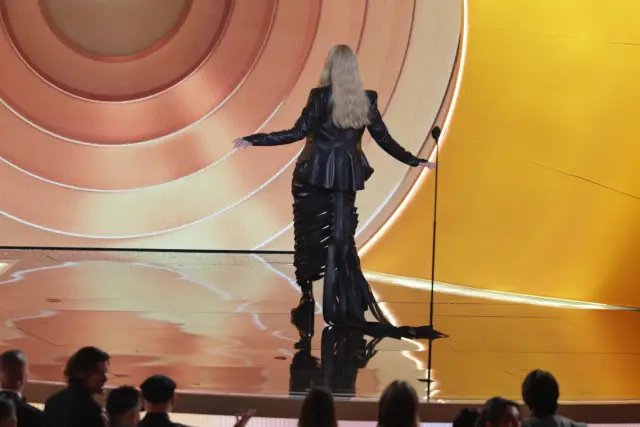 Шер даде награда "Грами" на покойник, напусна сцената преди да обяви номинираните (СНИМКИ+ВИДЕО)