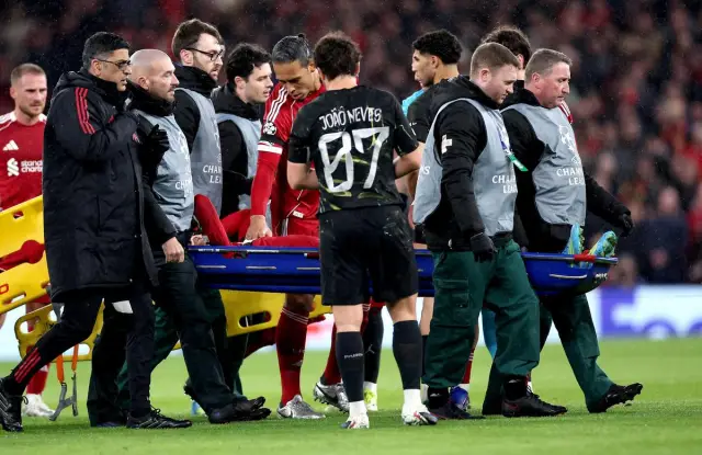 Смразяващата контузия, която ужаси цял "Анфийлд" (ВИДЕО)