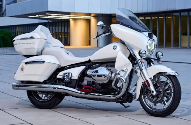 Папата продава ексклузивен мотоциклет BMW
