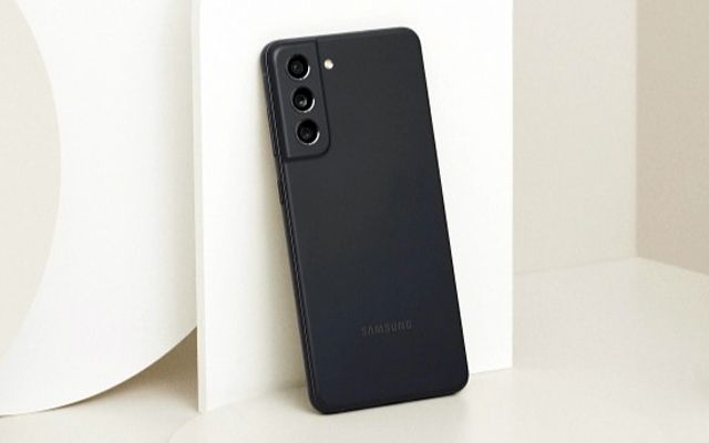 Представяме новия телефон, създаден специално за феновете на Samsung