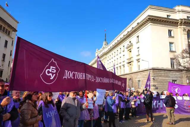 КНСБ стачкува за публичния бранш, придвижването е блокирано