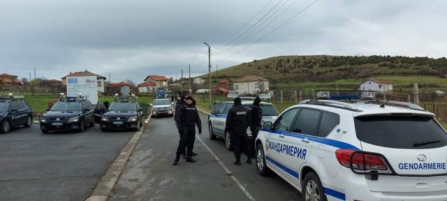 Заловиха въоръжения мъж от село Сърница СНИМКИ