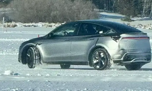 Запознайте се с новата Tesla Model Y без никакъв камуфлаж