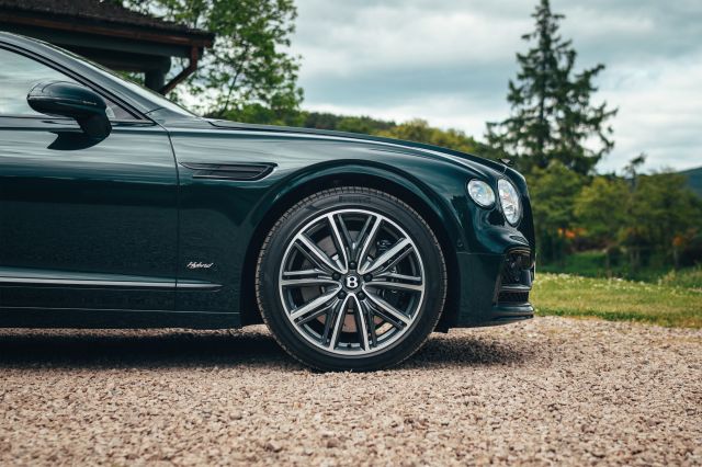 Bentley представи най-икономичния модел в своята история