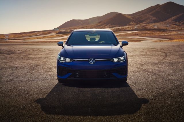 Volkswagen изпраща най-наточените „голфове“ в сервиза заради проблем с кората на двигателя