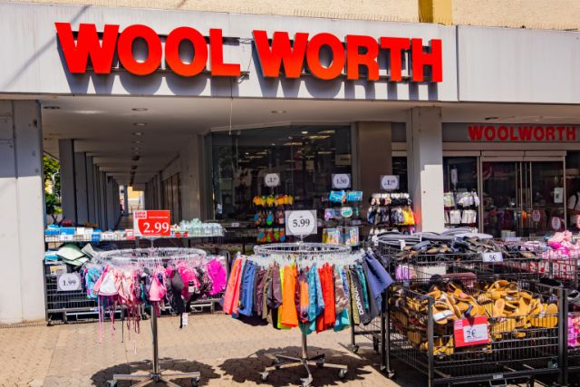 Woolworth навлиза в Полша и Австрия