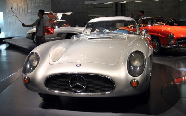 Ексклузивни снимки на най-скъпата кола в света за всички времена