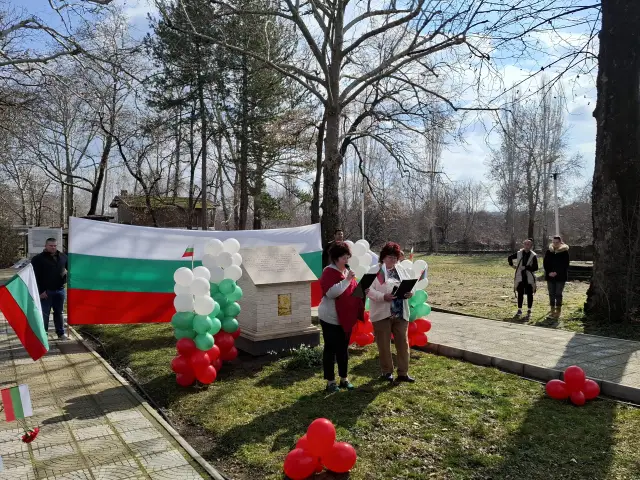 Село Бяла Река отпразнува 3 март с поезия (ВИДЕО)