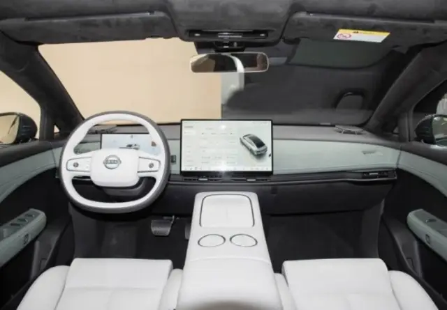 Nissan Primera се завърна като голям, но достъпен електромобил