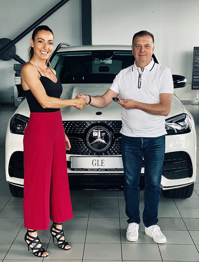 Ивет Лалова и новият ѝ Mercedes