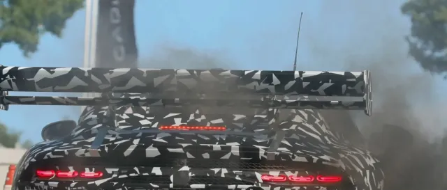 Прототип на най-агресивния сериен Mercedes се подпали на Нюрбургринг