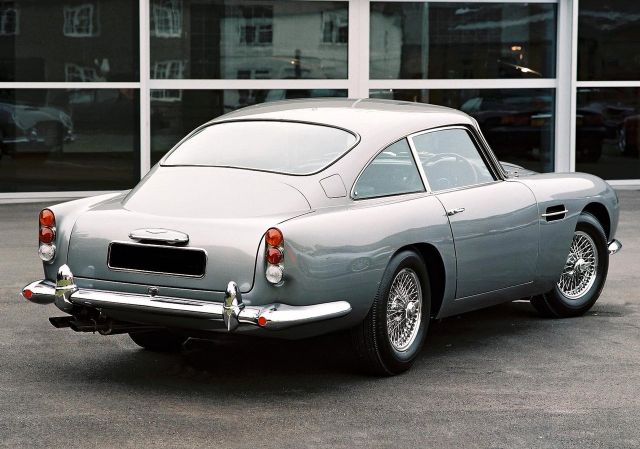 Откриха оригиналния Aston Martin DB5 от филмите за Джеймс Бонд