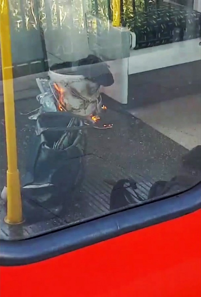 Терор в лондонското метро (СНИМКИ)