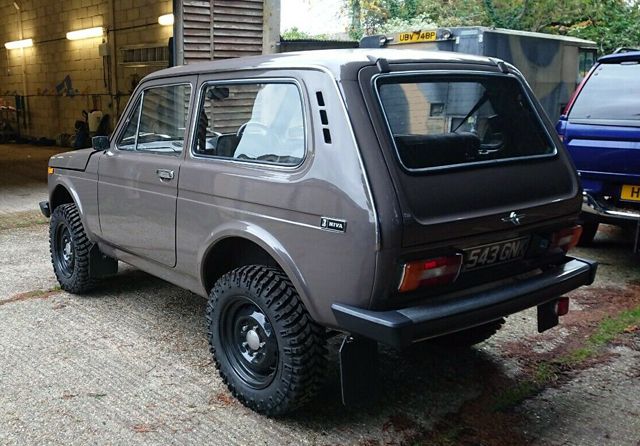  В Англия се продава Niva с необикновен мотор 