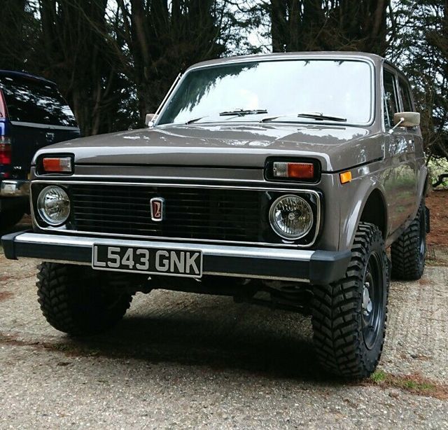  В Англия се продава Niva с необикновен мотор 