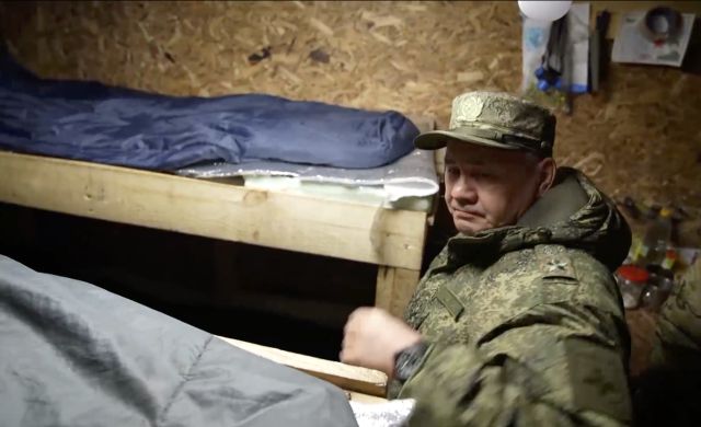 Шойгу се спусна в окопите на фронта в Украйна | ФАКТИ.БГ Шойгу се спусна в окопите на фронта в Украйна