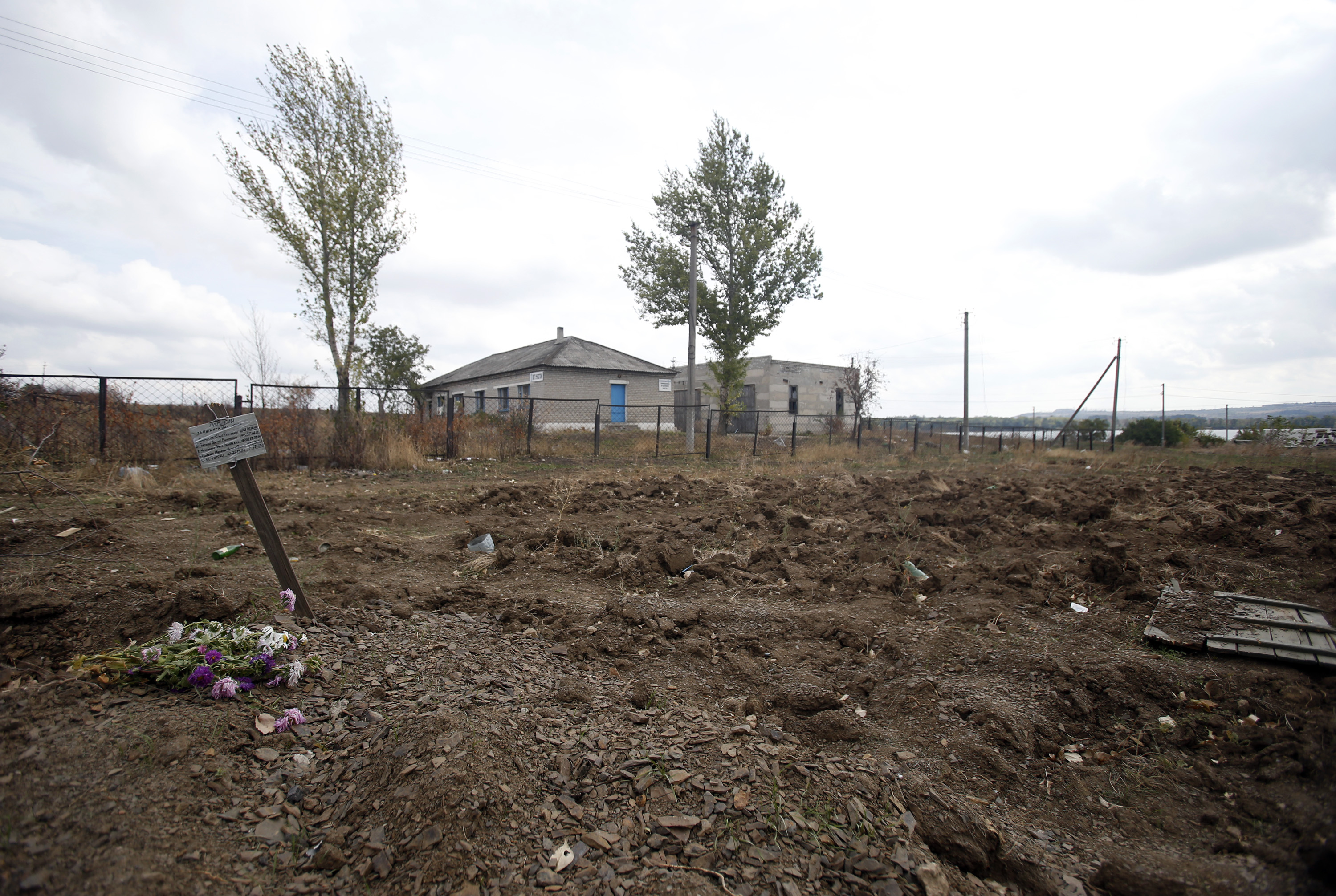 Откриха масов гроб на мирни граждани край Донецк ᐉ Новини от Fakti.bg -  Свят | ФАКТИ.БГ