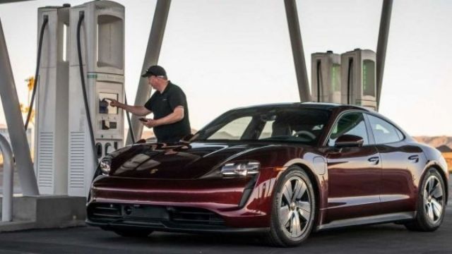  Porsche потегля по стъпките на Tesla - 3 