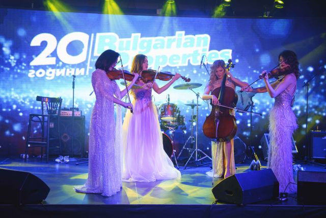 Известни български поп изпълнители участваха в невероятно шоу