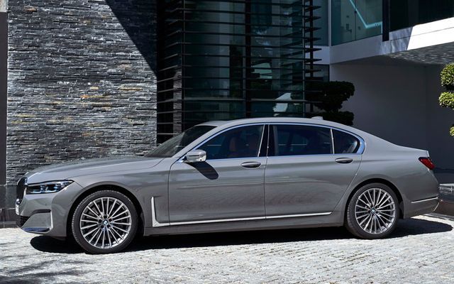 BMW най-после може да представи М7