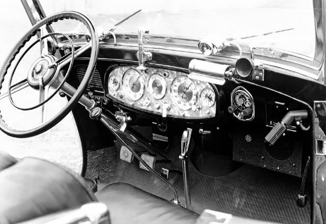 Големият Mercedes стана на 90 | ФАКТИ.БГ Големият Mercedes стана на 90