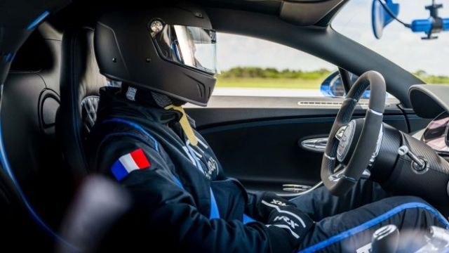 Собствениците на Bugatti Chiron с възможност да изпитат максималната скорост на хиперколата (ВИДЕО)