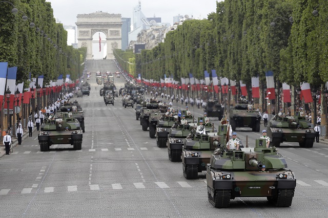 Заря и военна мощ за славата на Франция (ВИДЕО+СНИМКИ)