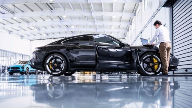 Porsche отваря завод за батерии близо до Щутгарт