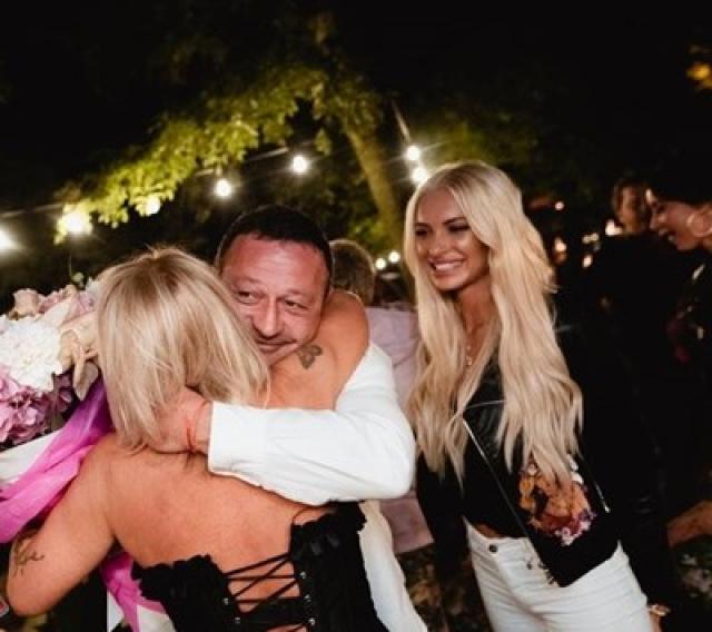  Плеймейтката Анита: Не съм с Рачков за пари 