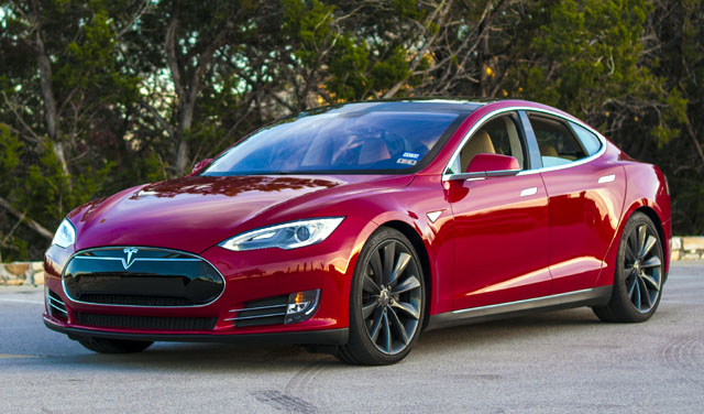 Tesla Model S става състезателен автомобил