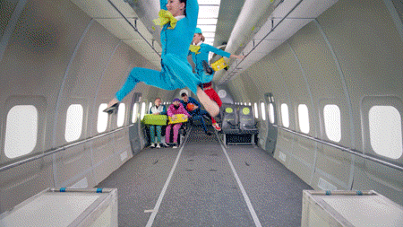 Първи музикален клип, заснет в безтегловност